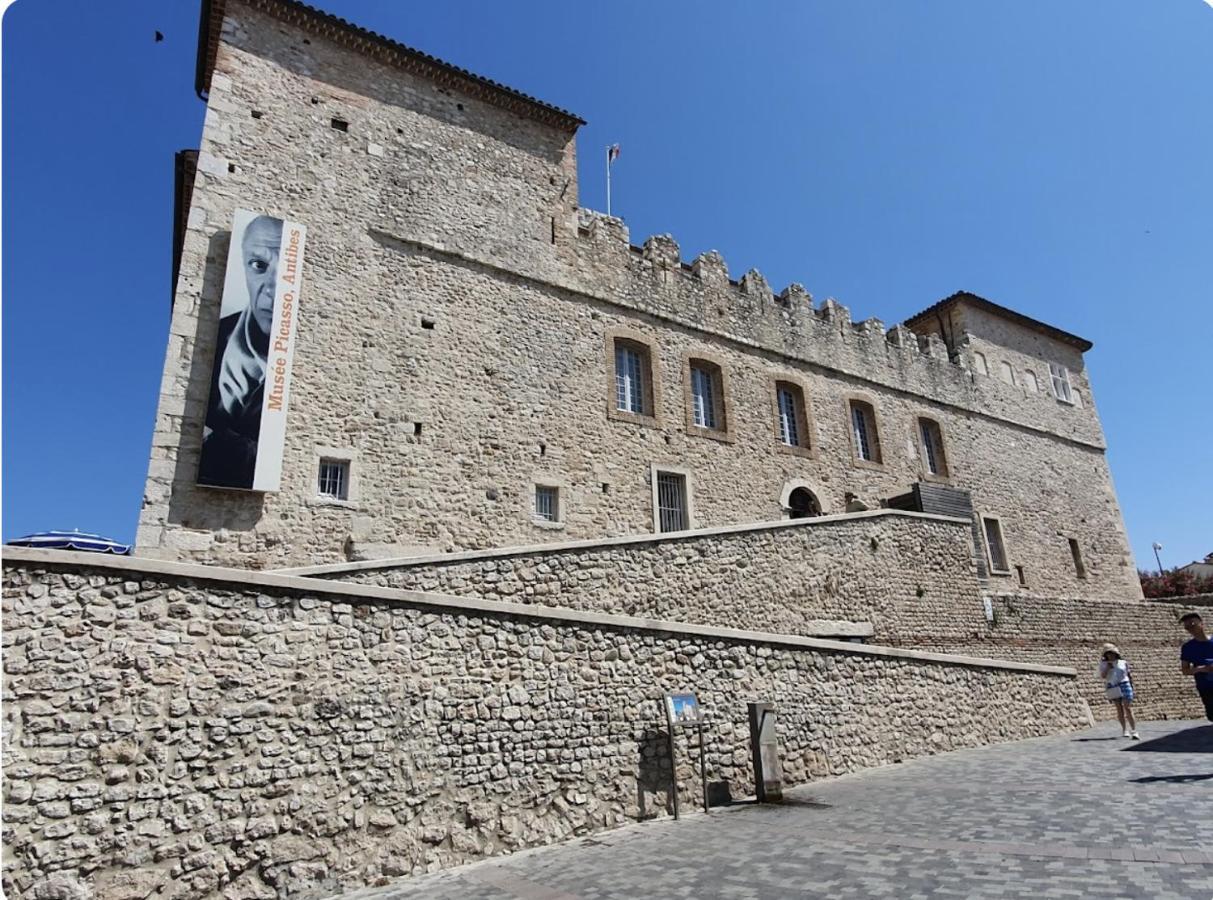 Vue Mer Et Remparts. Entre Vieille Ville Et Plages Antibes Kültér fotó