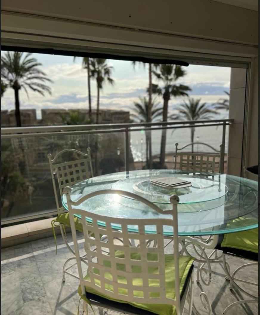 Vue Mer Et Remparts. Entre Vieille Ville Et Plages Antibes Kültér fotó