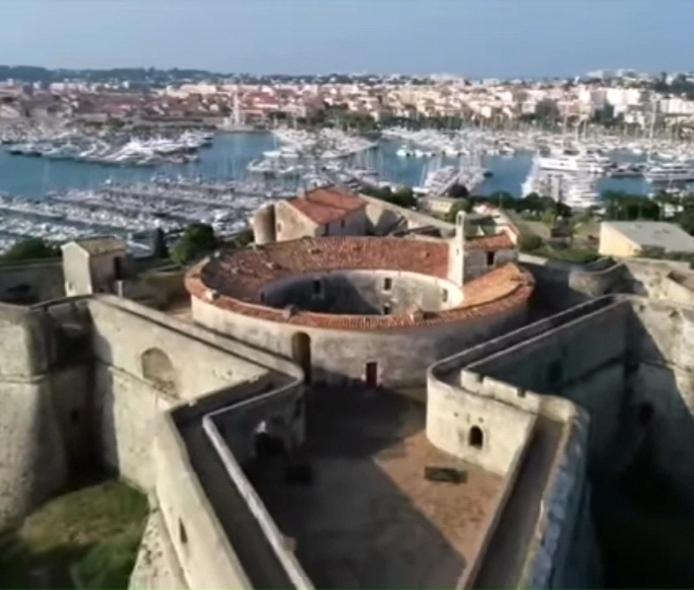 Vue Mer Et Remparts. Entre Vieille Ville Et Plages Antibes Kültér fotó